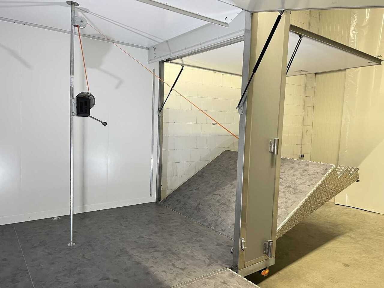Vending trailer VEZEKO HK F 30.6 SP Treppe+Podest Promotion Verkauf: picture 16