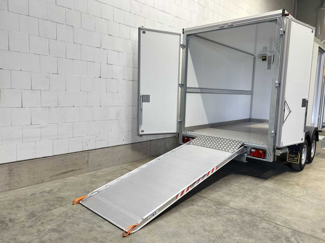 VEZEKO TK C 30.35 KH Rampe ausziehbar Kühlanhänger - Refrigerator trailer: picture 3 VEZEKO TK C 30.35 KH Rampe ausziehbar Kühlanhänger - Refrigerator trailer: picture 3