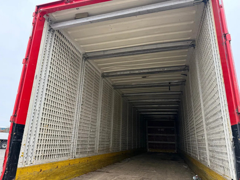 Krone 3-assige confection box trailer SAF disc brakes - Closed box semi-trailer: picture 4 Krone 3-assige confection box trailer SAF disc brakes - Closed box semi-trailer: picture 4