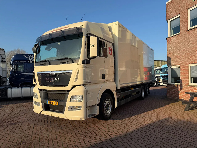 MAN TGX TGX 26.400 6X2-2 BL Iso Koffer mit LBW und Heizung EURO6 Holland Truck - Box truck: picture 2 MAN TGX TGX 26.400 6X2-2 BL Iso Koffer mit LBW und Heizung EURO6 Holland Truck - Box truck: picture 2