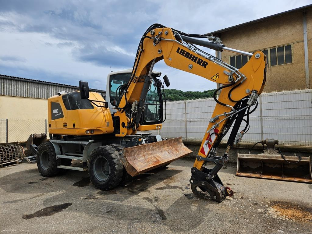LIEBHERR A 910 COMPACT - Wheel excavator: picture 1 LIEBHERR A 910 COMPACT - Wheel excavator: picture 1