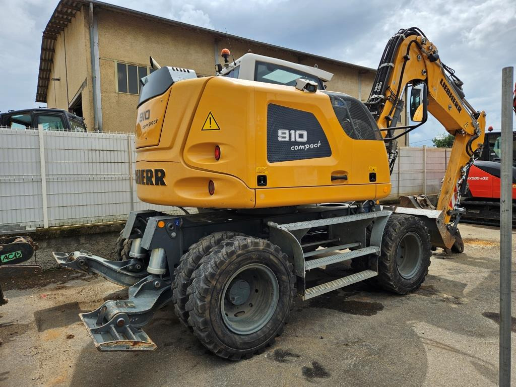 LIEBHERR A 910 COMPACT - Wheel excavator: picture 3 LIEBHERR A 910 COMPACT - Wheel excavator: picture 3