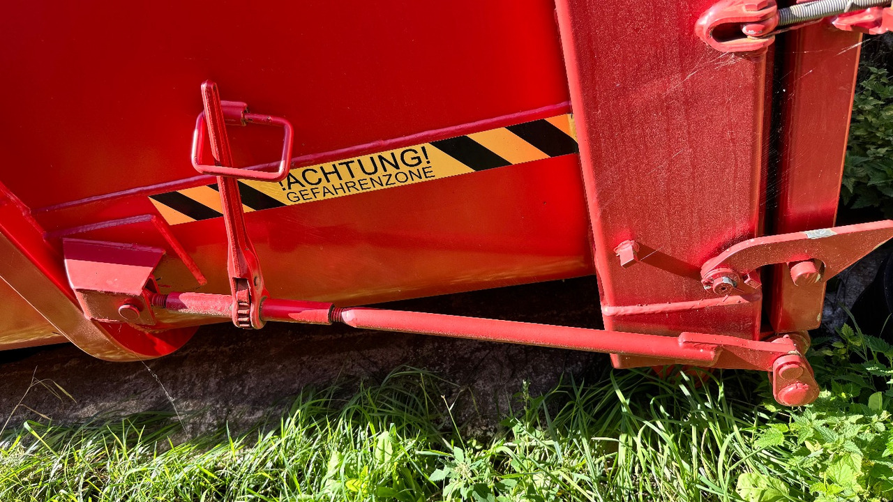 PRONAR T285/1 Hakenlift mit 2 Containern - Tool/ Equipment: picture 4 PRONAR T285/1 Hakenlift mit 2 Containern - Tool/ Equipment: picture 4