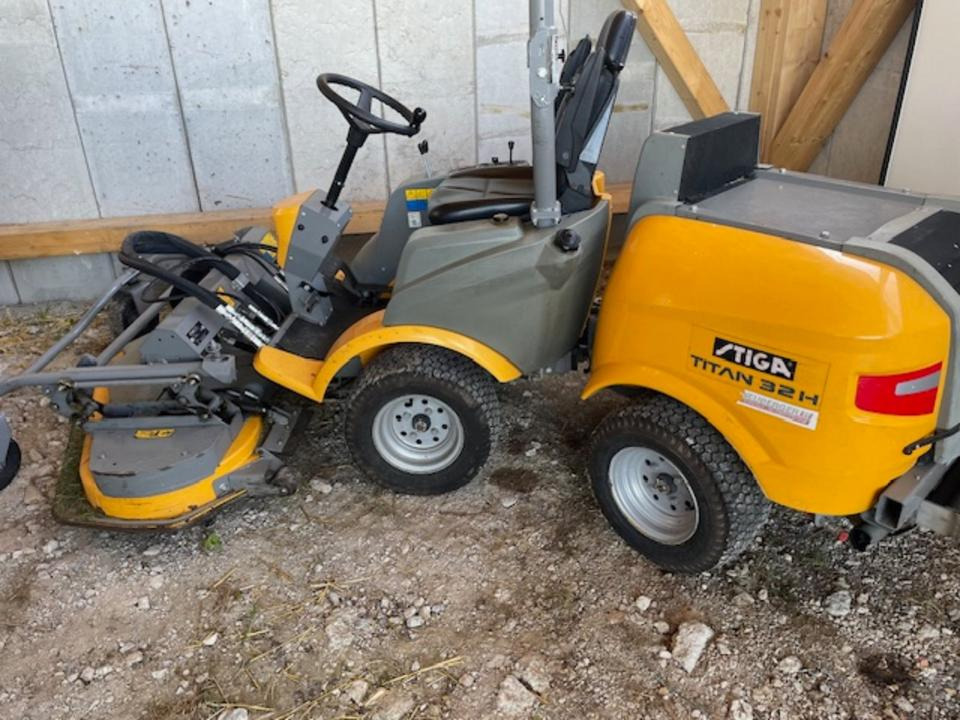 Stiga Titan 26H Diesel-Aufsitzrasenmäher mit Frontmähwerk - Garden mower: picture 1 Stiga Titan 26H Diesel-Aufsitzrasenmäher mit Frontmähwerk - Garden mower: picture 1