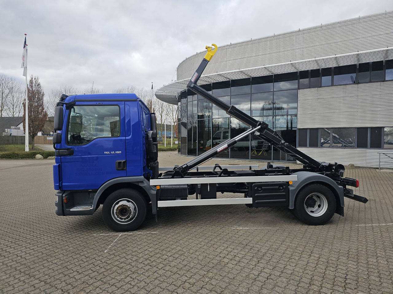 Hook lift truck MAN TGL 12.190 BL: picture 8