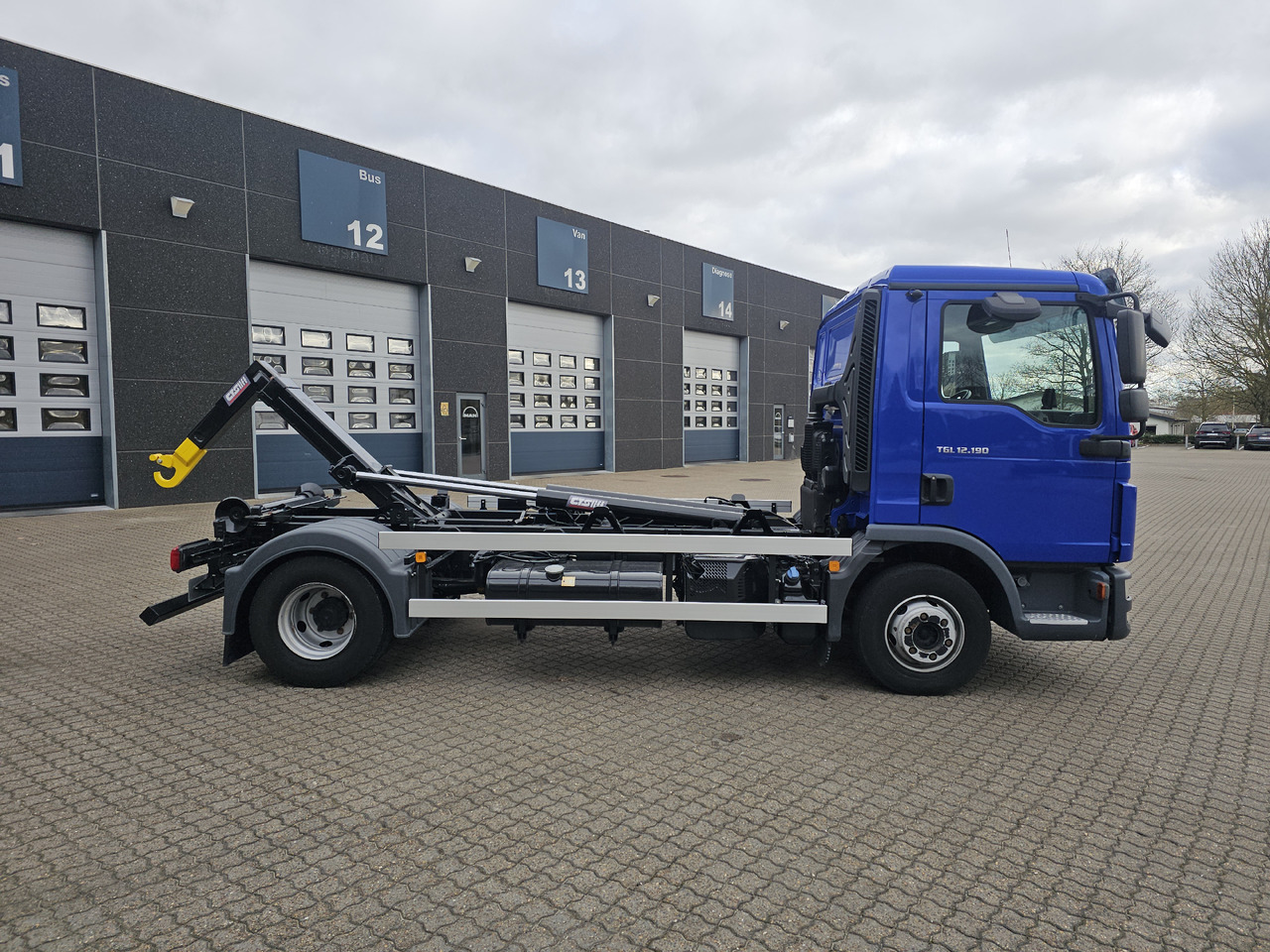 Hook lift truck MAN TGL 12.190 BL: picture 24