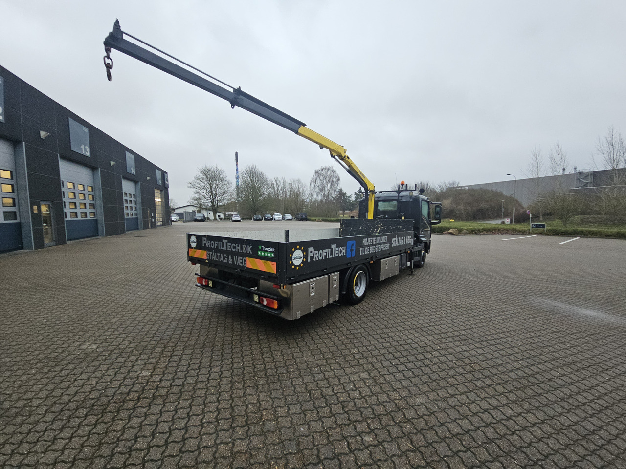 Renault D-Serie - Dropside/ Flatbed truck, Crane truck: picture 3 Renault D-Serie - Dropside/ Flatbed truck, Crane truck: picture 3