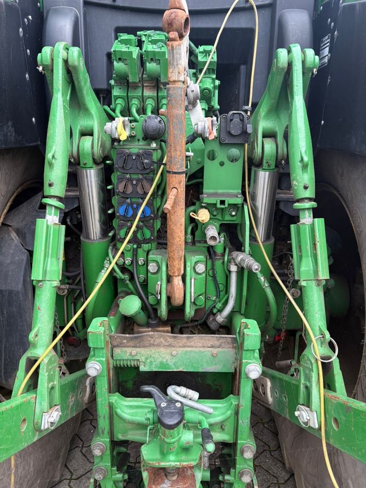 John Deere 6195 R - Farm tractor: picture 2 John Deere 6195 R - Farm tractor: picture 2