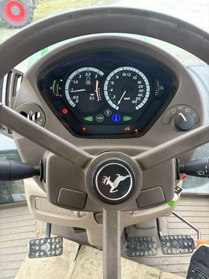 Farm tractor John Deere 6195R: picture 11