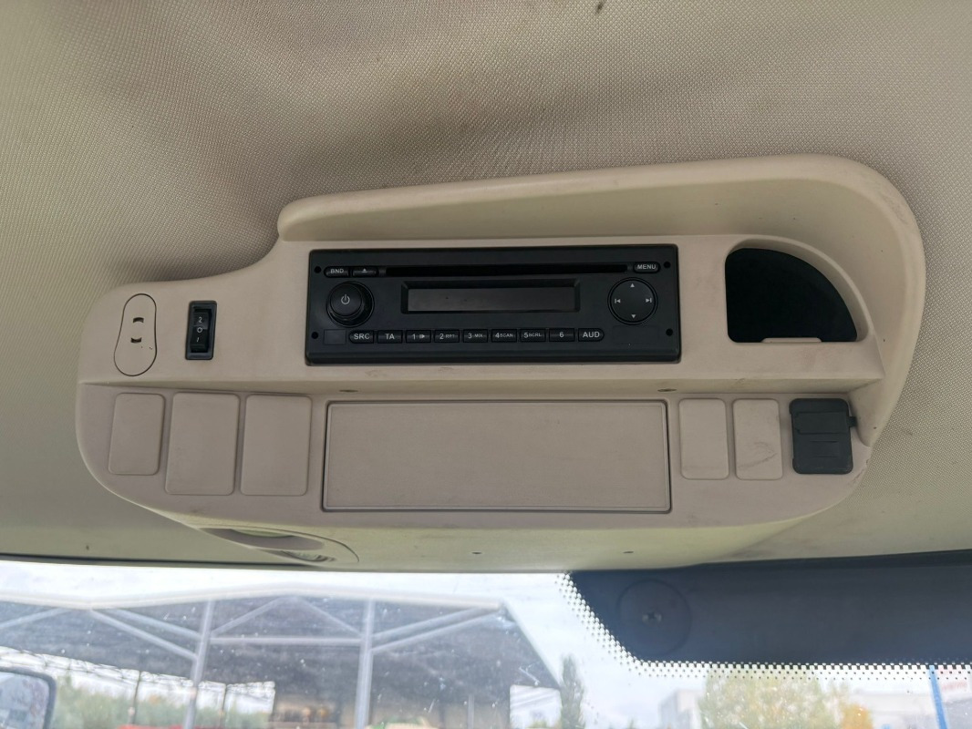 Farm tractor John Deere 6195R: picture 7