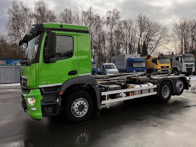 Mercedes-Benz Arocs 2643 Mit Meiller Abrollkipper Top - Hook lift truck: picture 1 Mercedes-Benz Arocs 2643 Mit Meiller Abrollkipper Top - Hook lift truck: picture 1