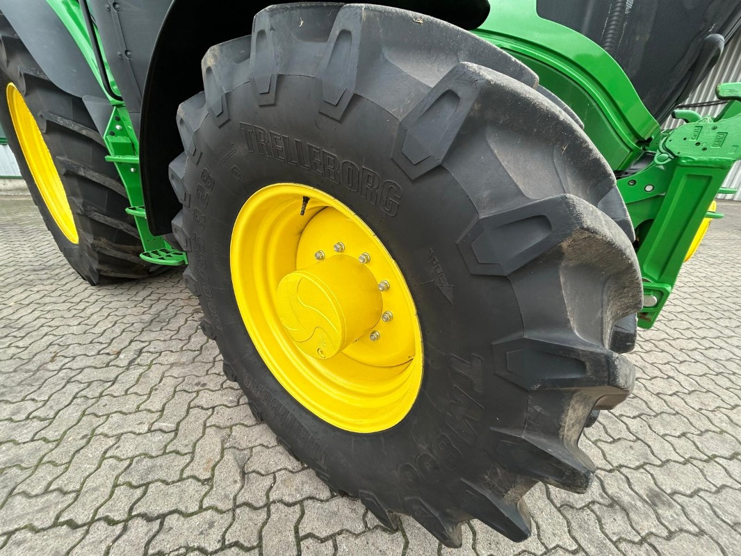 John Deere 6R 155 - Farm tractor: picture 3 John Deere 6R 155 - Farm tractor: picture 3