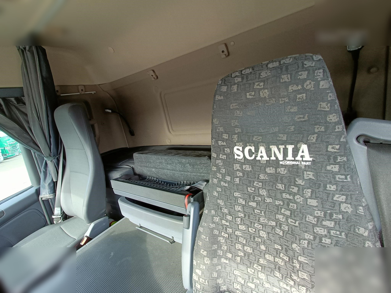 Tractor unit SCANIA P450: picture 6