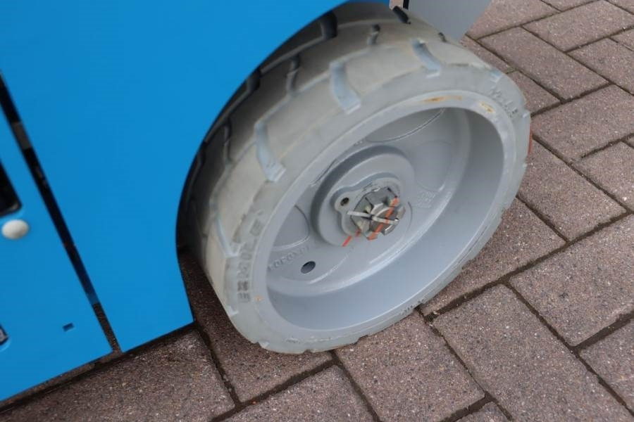 Scissor lift Genie GS1932 E-Drive New And Available Directly From Sto: picture 8