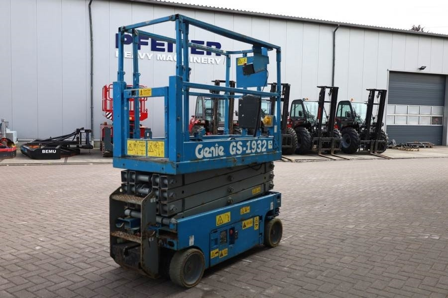 Genie GS1932 Electric, Working Height 7.8 m, 227kg Capac - Scissor lift: picture 2 Genie GS1932 Electric, Working Height 7.8 m, 227kg Capac - Scissor lift: picture 2