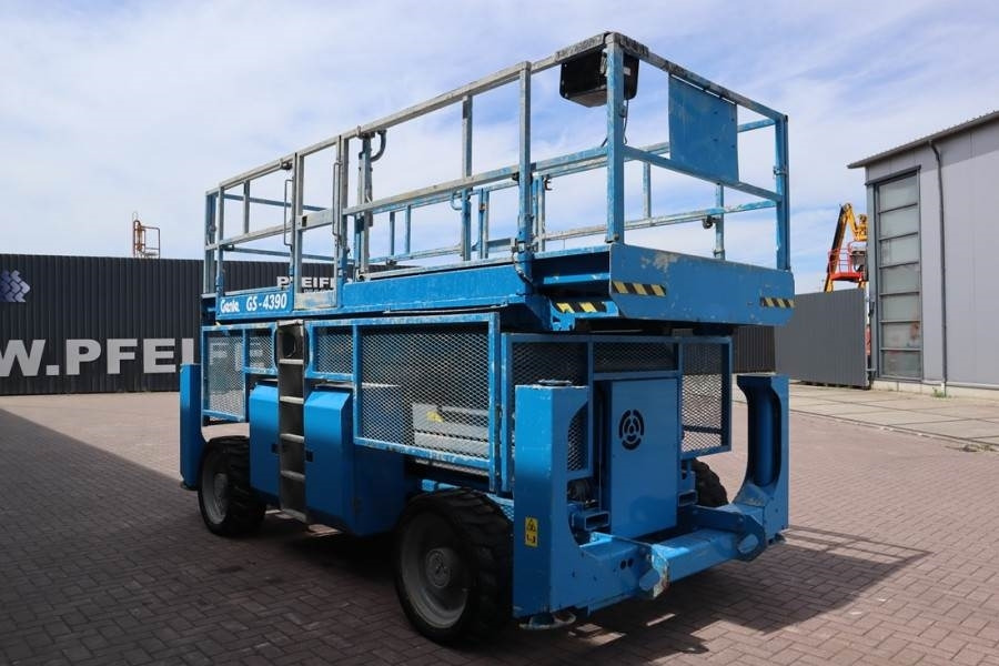 Genie GS4390 Diesel, 4x4 Drive, 15.11m Working Height 68 - Scissor lift: picture 5 Genie GS4390 Diesel, 4x4 Drive, 15.11m Working Height 68 - Scissor lift: picture 5