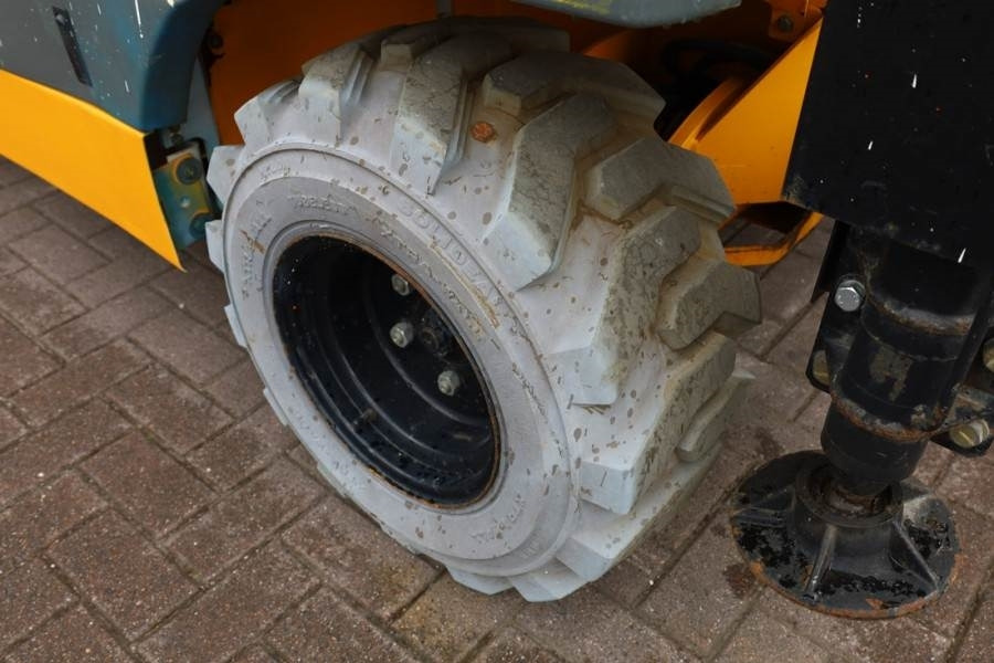 Scissor lift Haulotte Compact 12RTE Electric, 12m Working Height, 450kg: picture 16 Scissor lift Haulotte Compact 12RTE Electric, 12m Working Height, 450kg: picture 16