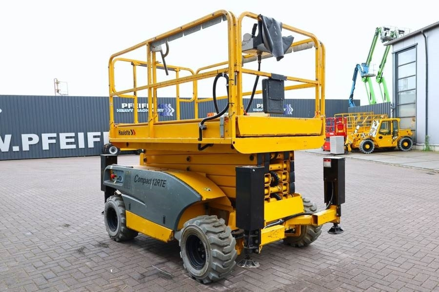 Scissor lift Haulotte Compact 12RTE Electric, 12m Working Height, 450kg: picture 8 Scissor lift Haulotte Compact 12RTE Electric, 12m Working Height, 450kg: picture 8