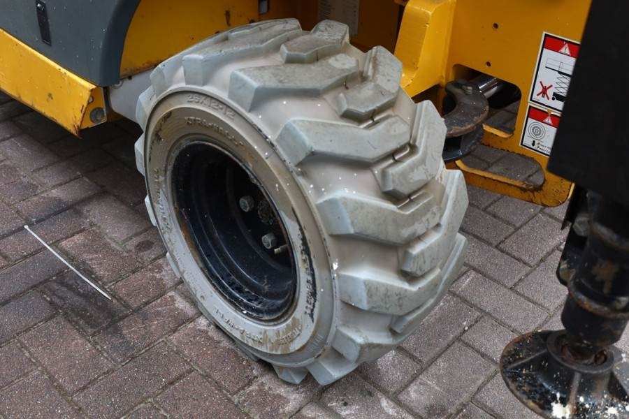 Scissor lift Haulotte Compact 12RTE Electric, 12m Working Height, 450kg: picture 15 Scissor lift Haulotte Compact 12RTE Electric, 12m Working Height, 450kg: picture 15