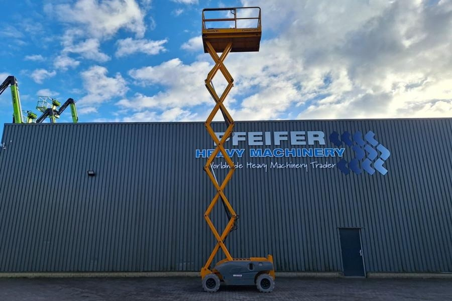 Haulotte Compact 12RTE Electric, 12m Working Height, 450kg - Scissor lift: picture 3 Haulotte Compact 12RTE Electric, 12m Working Height, 450kg - Scissor lift: picture 3