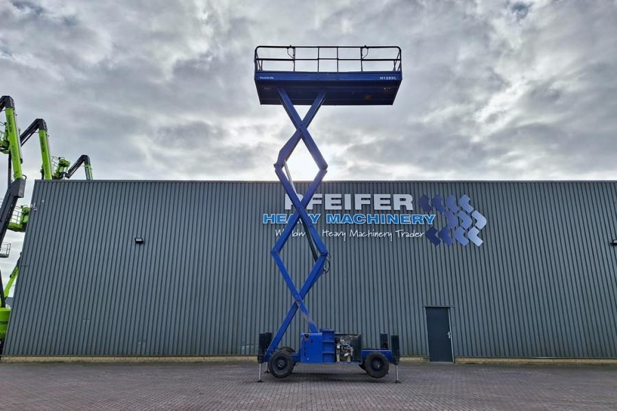 Haulotte H12SXL Diesel, 4x4 Drive, 12m Working Height, 700k - Scissor lift: picture 3 Haulotte H12SXL Diesel, 4x4 Drive, 12m Working Height, 700k - Scissor lift: picture 3