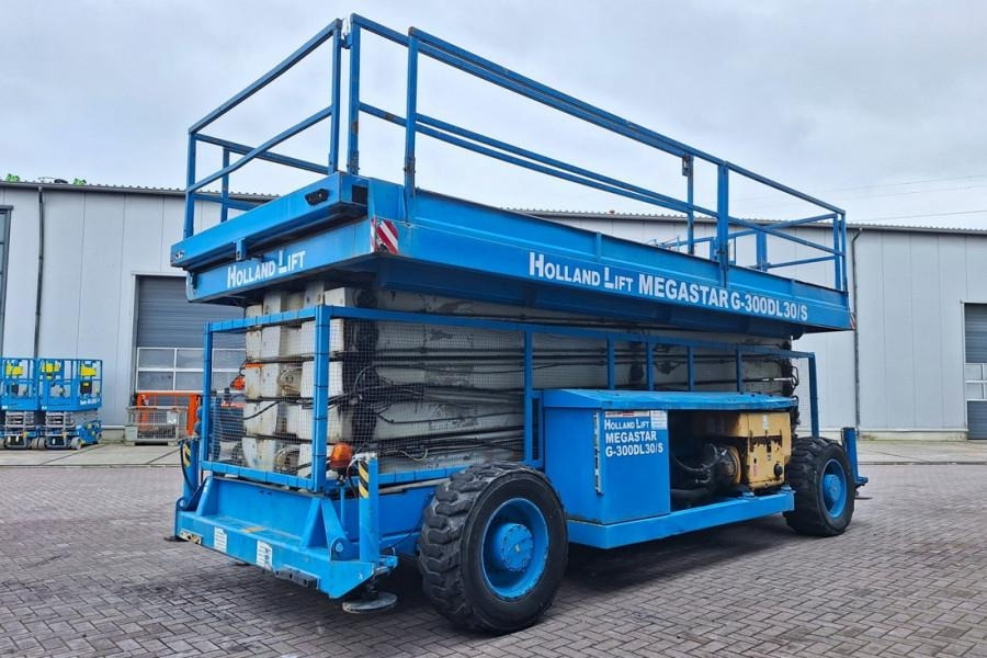 Holland Lift Megastar G-300DL30/S Diesel, 4x4x4 Drive, 33.5m Wo - Scissor lift: picture 2 Holland Lift Megastar G-300DL30/S Diesel, 4x4x4 Drive, 33.5m Wo - Scissor lift: picture 2