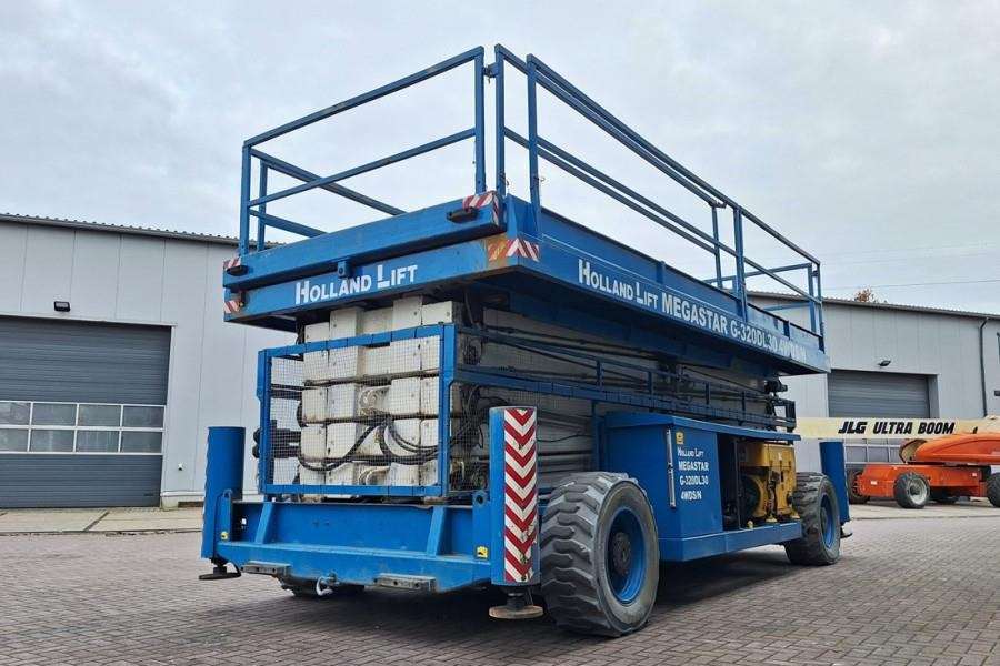 Holland Lift Megastar G320DL30 4WDS/N Diesel, 4x4x4 Drive, 34m - Scissor lift: picture 2 Holland Lift Megastar G320DL30 4WDS/N Diesel, 4x4x4 Drive, 34m - Scissor lift: picture 2
