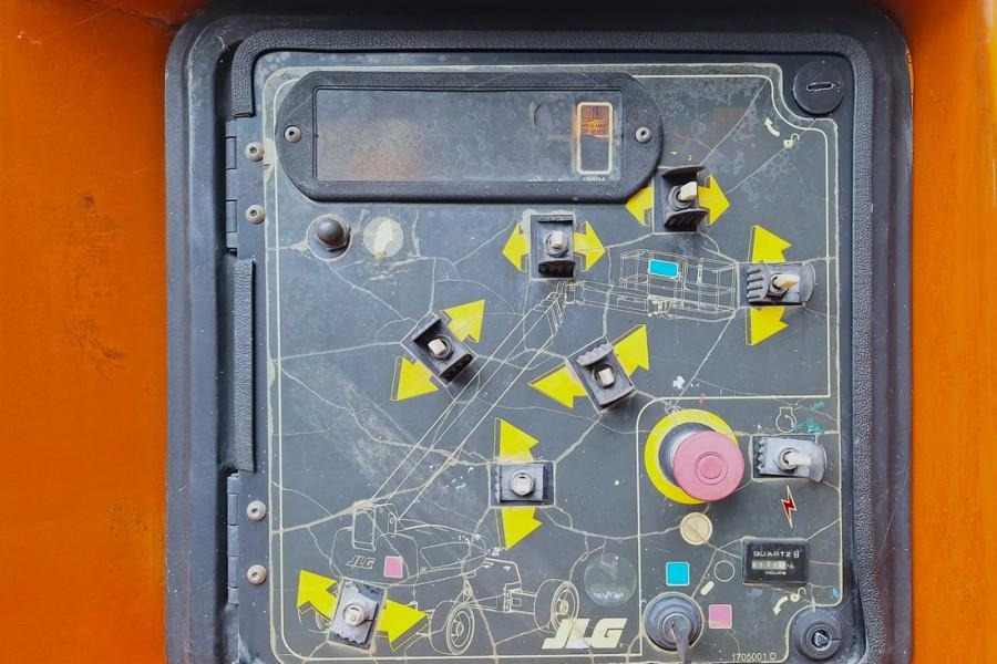 JLG 1350SJP Diesel, 4x4x4 Drive 43.3m Working Height, - Articulated boom: picture 4 JLG 1350SJP Diesel, 4x4x4 Drive 43.3m Working Height, - Articulated boom: picture 4