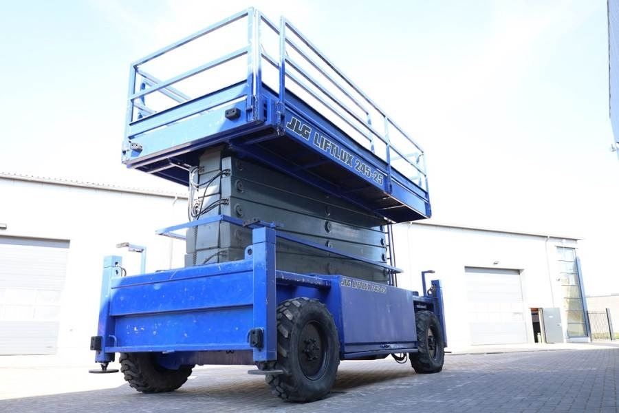 Liftlux SL245-25D 4WD Diesel, 4x4 Drive, 26.5m Working Hei - Scissor lift: picture 2 Liftlux SL245-25D 4WD Diesel, 4x4 Drive, 26.5m Working Hei - Scissor lift: picture 2
