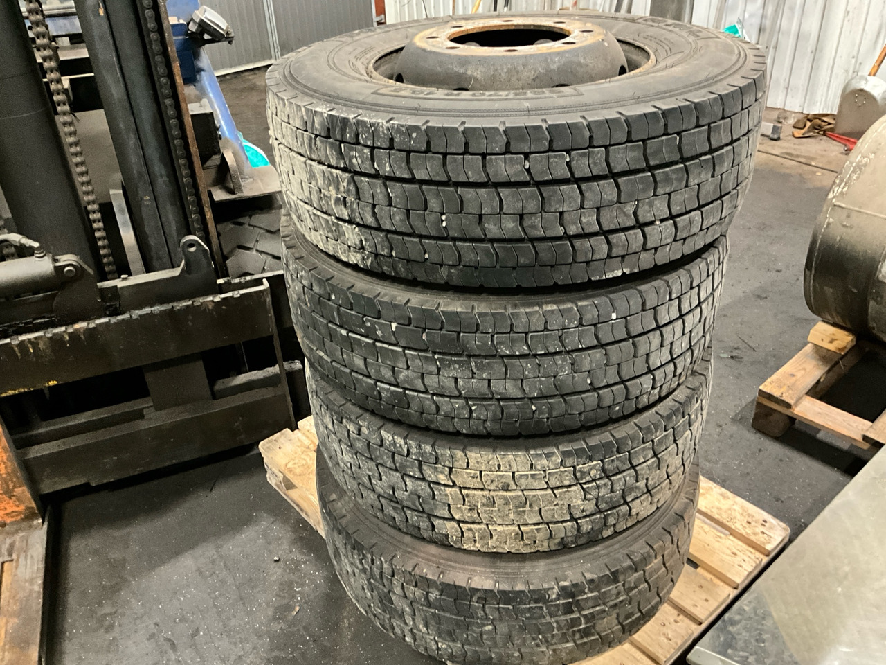 Barum BD 200 Road - Wheel and tire package for Truck: picture 1 Barum BD 200 Road - Wheel and tire package for Truck: picture 1