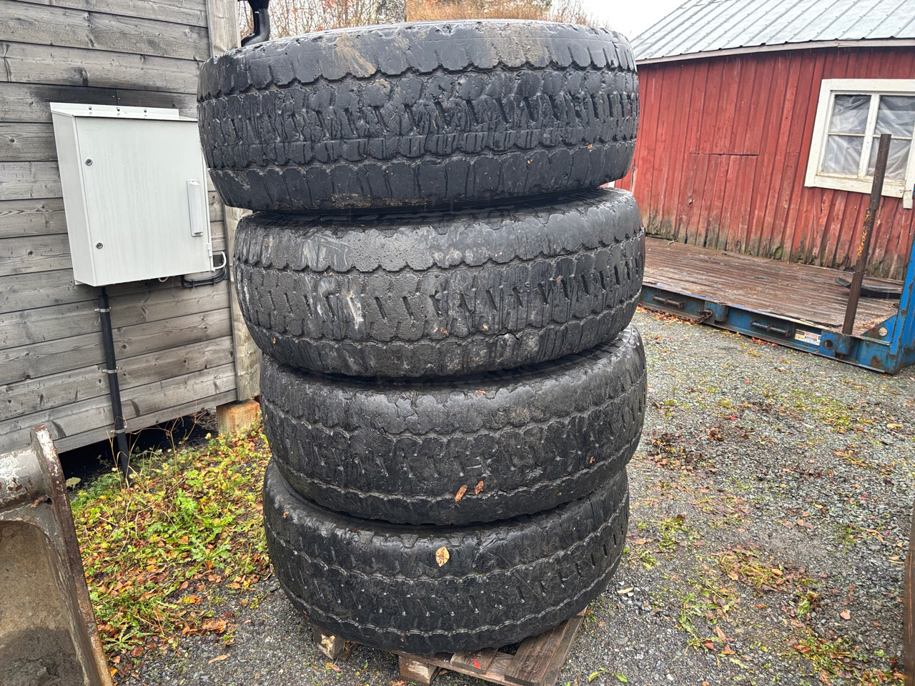 Bridgestone V-steel Snow Wedge - Tire for Construction machinery: picture 1 Bridgestone V-steel Snow Wedge - Tire for Construction machinery: picture 1