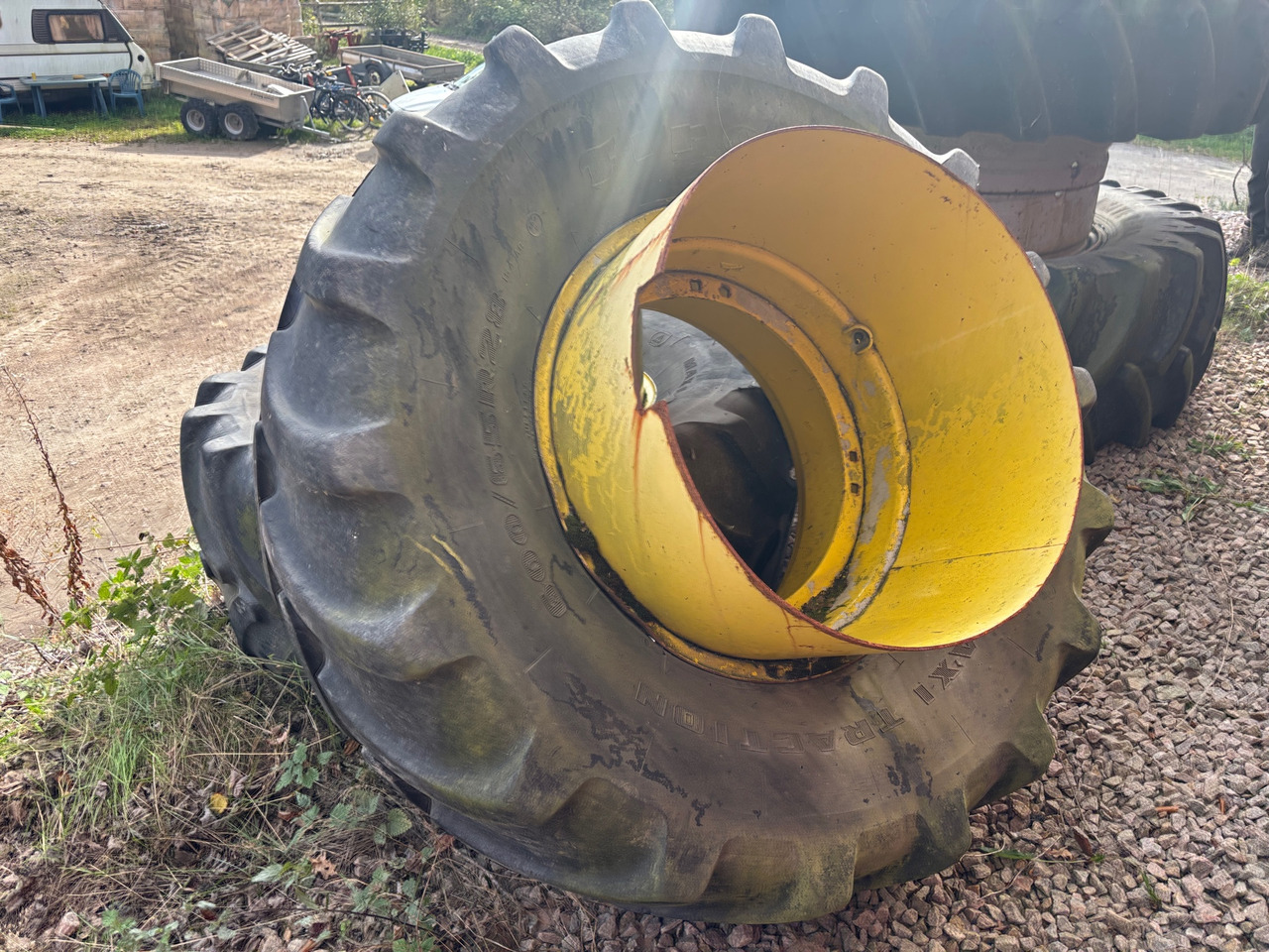 Dubbelmontage 600/65R28 till John Deere fram 2st - Tire for Agricultural machinery: picture 1 Dubbelmontage 600/65R28 till John Deere fram 2st - Tire for Agricultural machinery: picture 1
