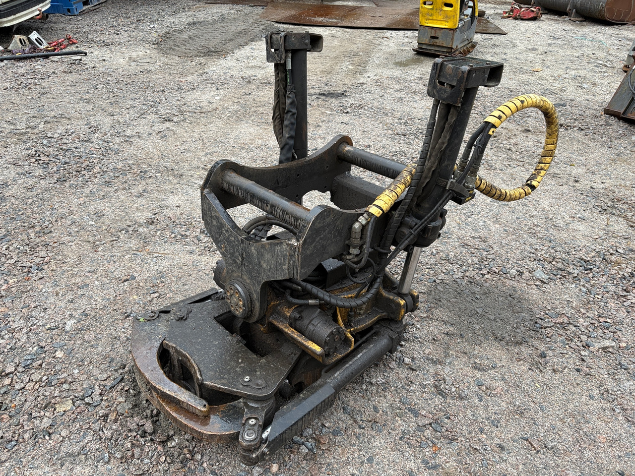 Engcon 226 - Tiltrotator: picture 1 Engcon 226 - Tiltrotator: picture 1