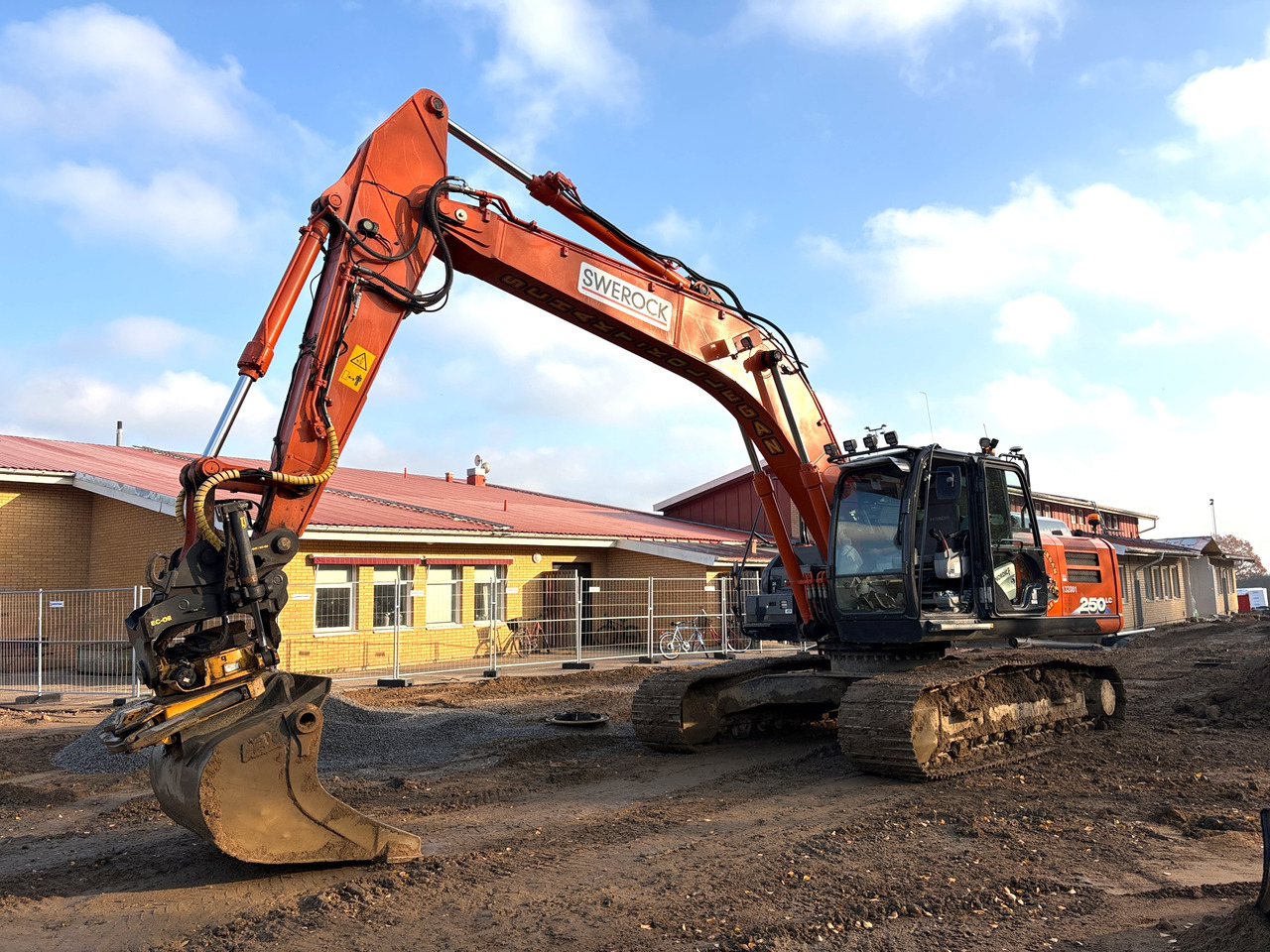 Hitachi ZX 250 LC-6 - Excavator: picture 1 Hitachi ZX 250 LC-6 - Excavator: picture 1