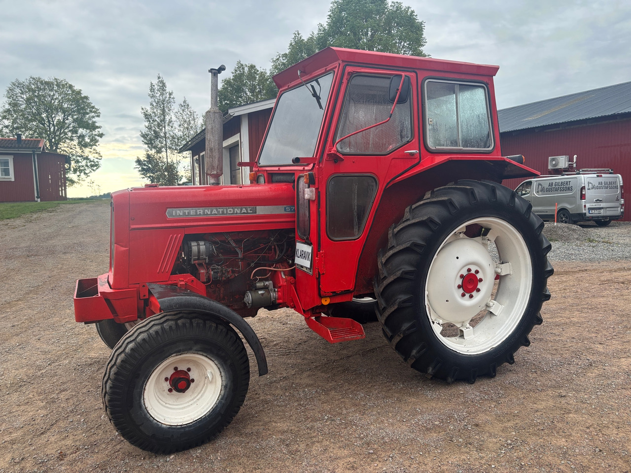 International 574 - Farm tractor: picture 1 International 574 - Farm tractor: picture 1