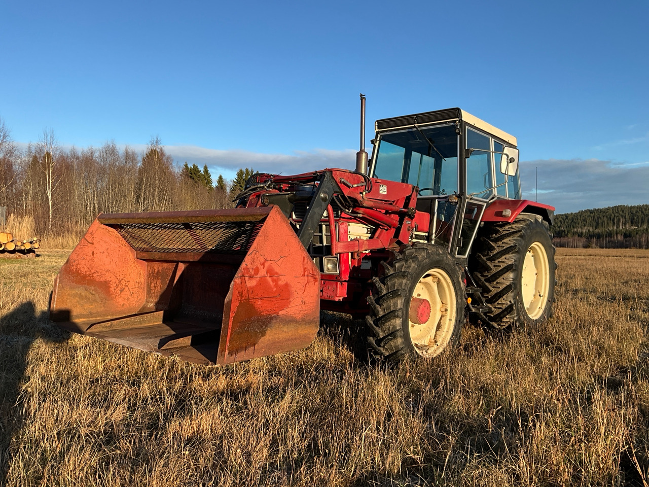 International 844-S4 - Farm tractor: picture 1 International 844-S4 - Farm tractor: picture 1