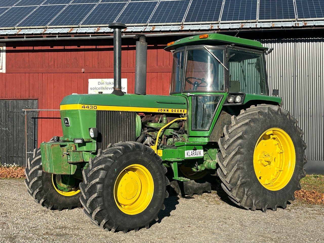 John Deere 4430 - Farm tractor: picture 1 John Deere 4430 - Farm tractor: picture 1