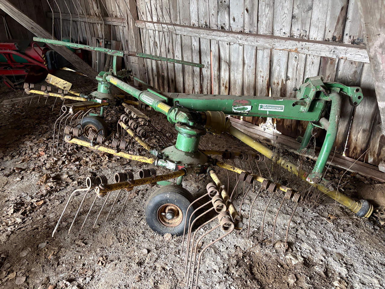 John Deere GA 402N - Tedder/ Rake: picture 1 John Deere GA 402N - Tedder/ Rake: picture 1