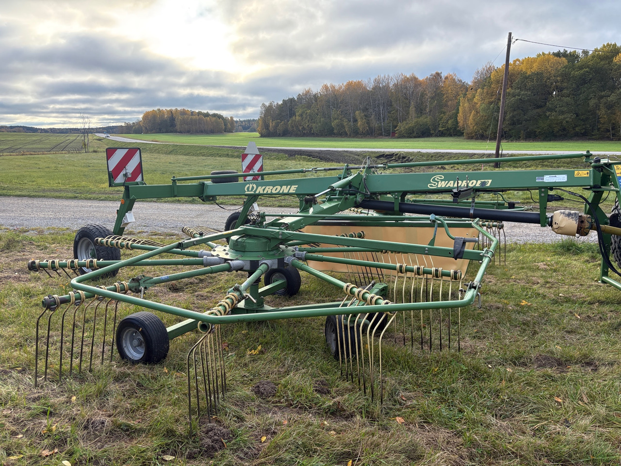 Krone Swadro 700 - Tedder/ Rake: picture 1 Krone Swadro 700 - Tedder/ Rake: picture 1