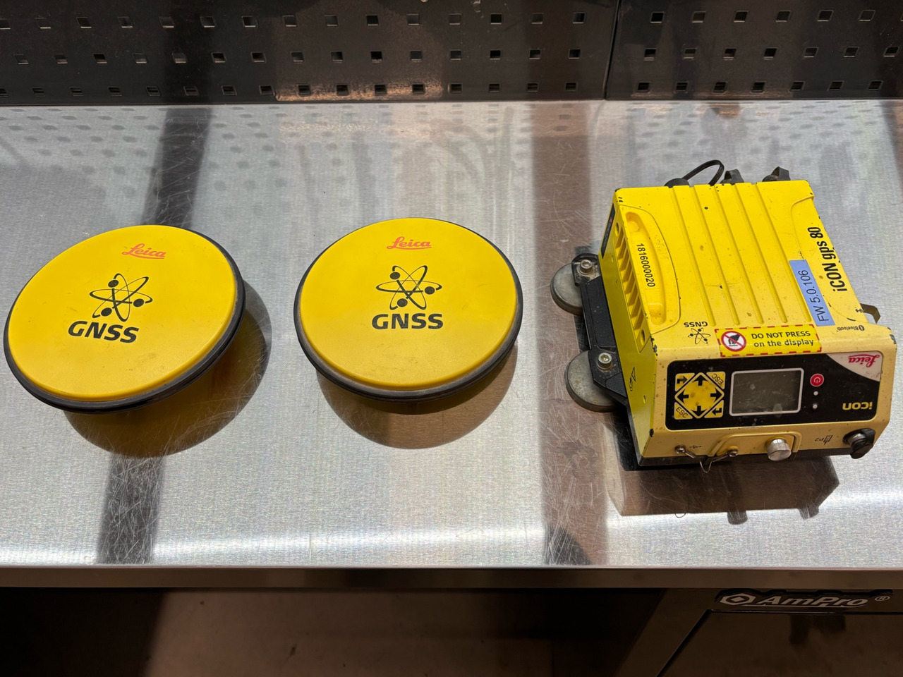 Leica iCG82 & CGA60 - Construction equipment: picture 1 Leica iCG82 & CGA60 - Construction equipment: picture 1