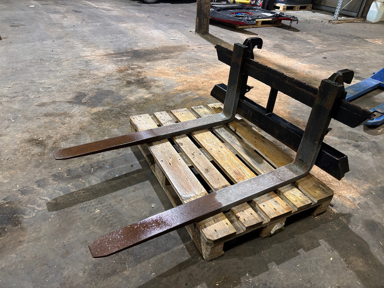 Ls Equipment TR 25 - Forks: picture 1 Ls Equipment TR 25 - Forks: picture 1