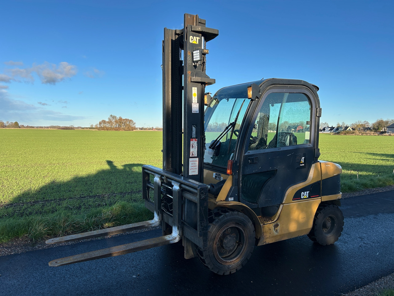 CAT DP30N - Material handling equipment: picture 1 CAT DP30N - Material handling equipment: picture 1