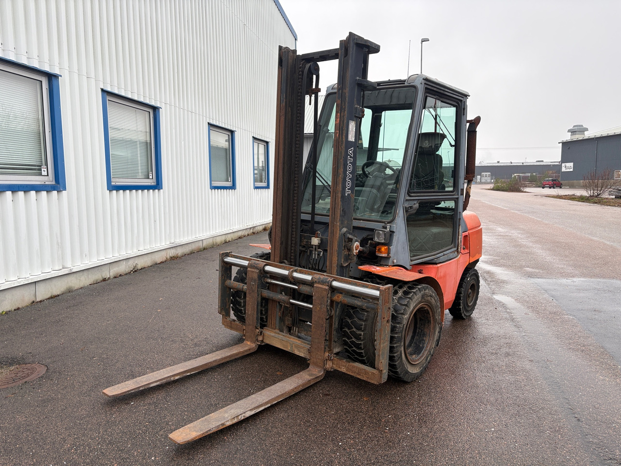 Toyota 02-7FDF30 - Material handling equipment: picture 1 Toyota 02-7FDF30 - Material handling equipment: picture 1