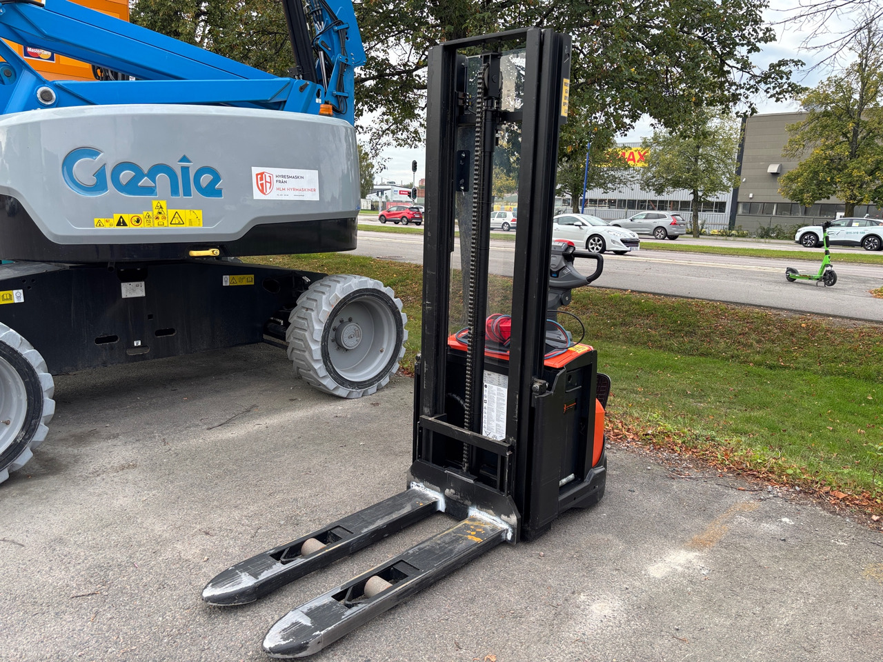 Toyota SWE120 - Material handling equipment: picture 1 Toyota SWE120 - Material handling equipment: picture 1