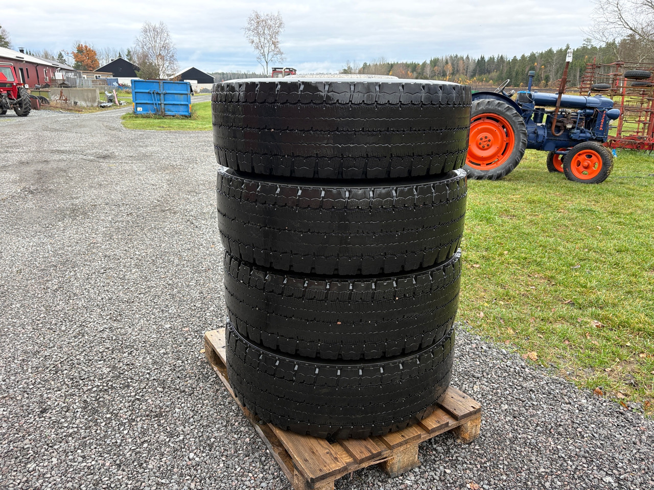 Michelin 315/70R22.5 - Tire for Truck: picture 1 Michelin 315/70R22.5 - Tire for Truck: picture 1