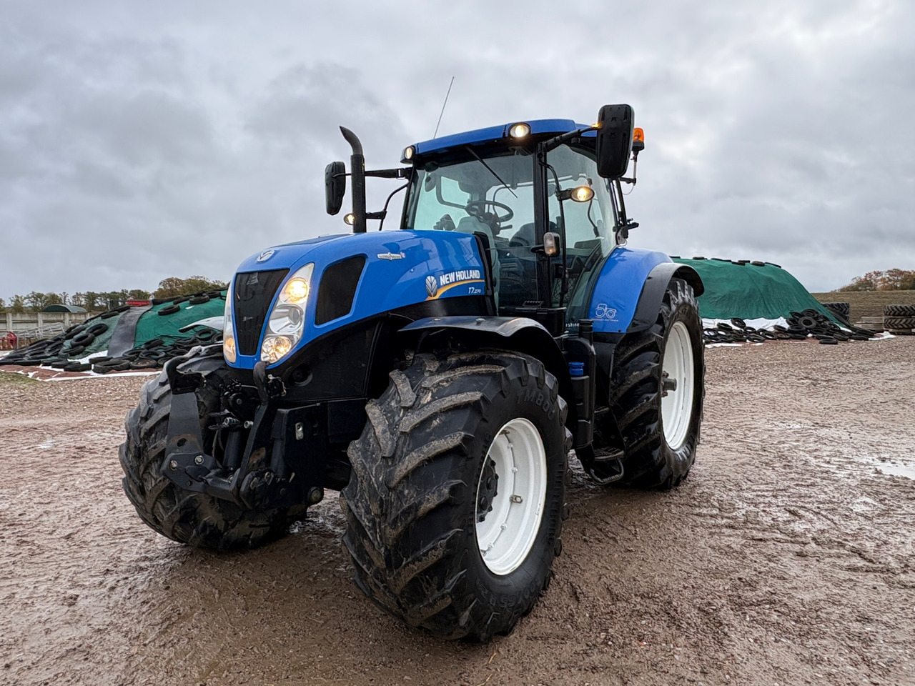New Holland T7 270 - Farm tractor: picture 1 New Holland T7 270 - Farm tractor: picture 1