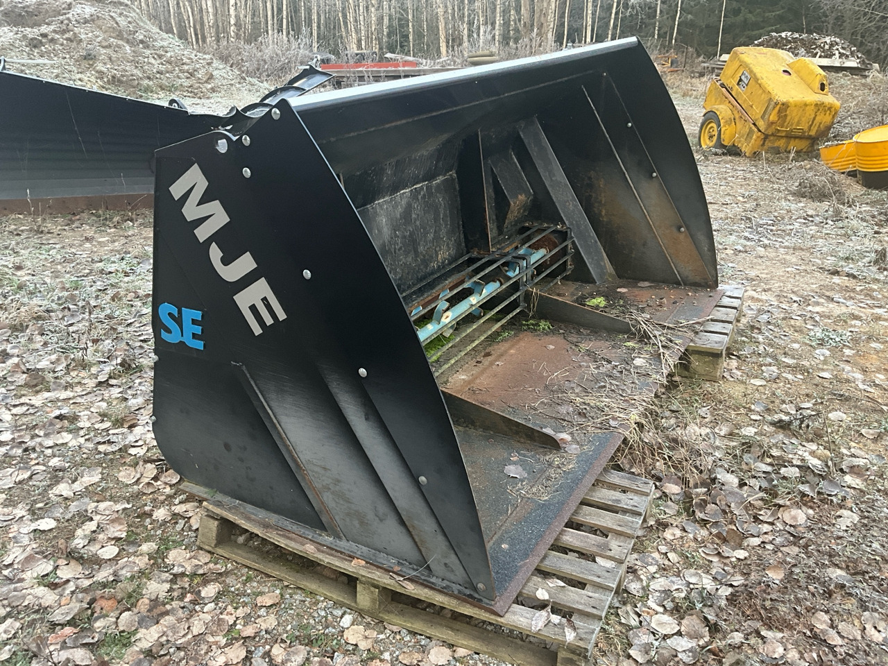 SE - Sand/ Salt spreader: picture 1 SE - Sand/ Salt spreader: picture 1