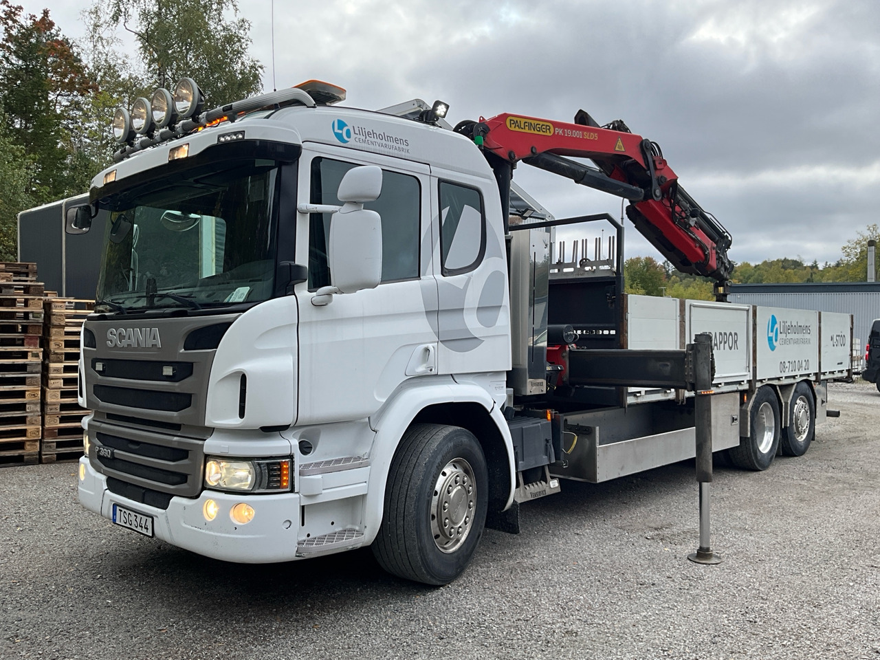 Scania P360 - Crane truck: picture 1 Scania P360 - Crane truck: picture 1