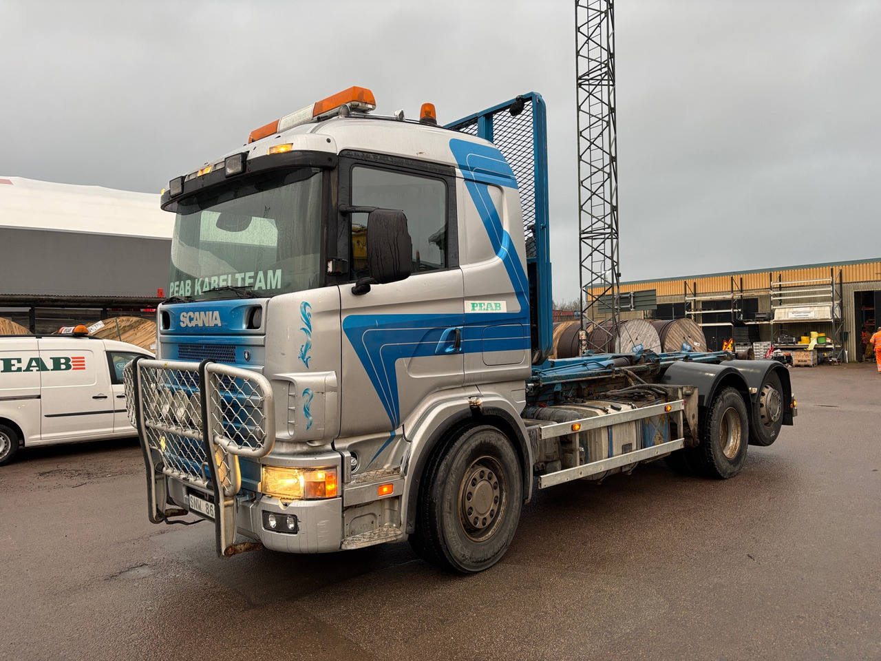 Scania R124 - Hook lift truck: picture 1 Scania R124 - Hook lift truck: picture 1