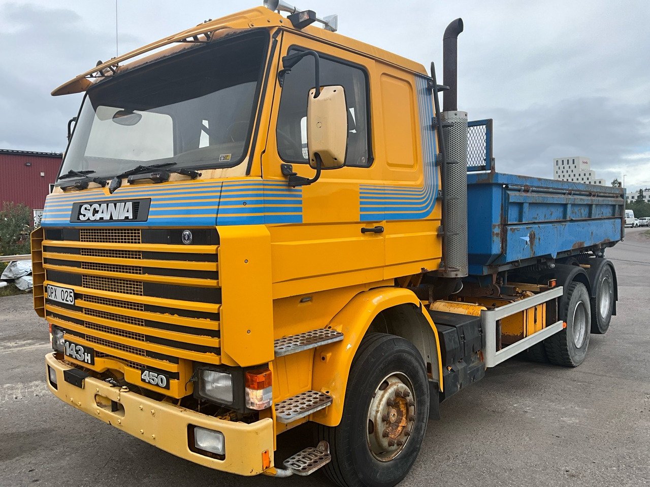 Scania R143 - Dropside/ Flatbed truck: picture 1 Scania R143 - Dropside/ Flatbed truck: picture 1